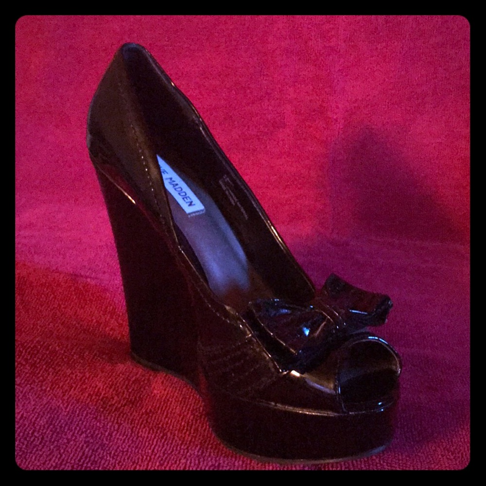 Peep toe patent leather platform wedges